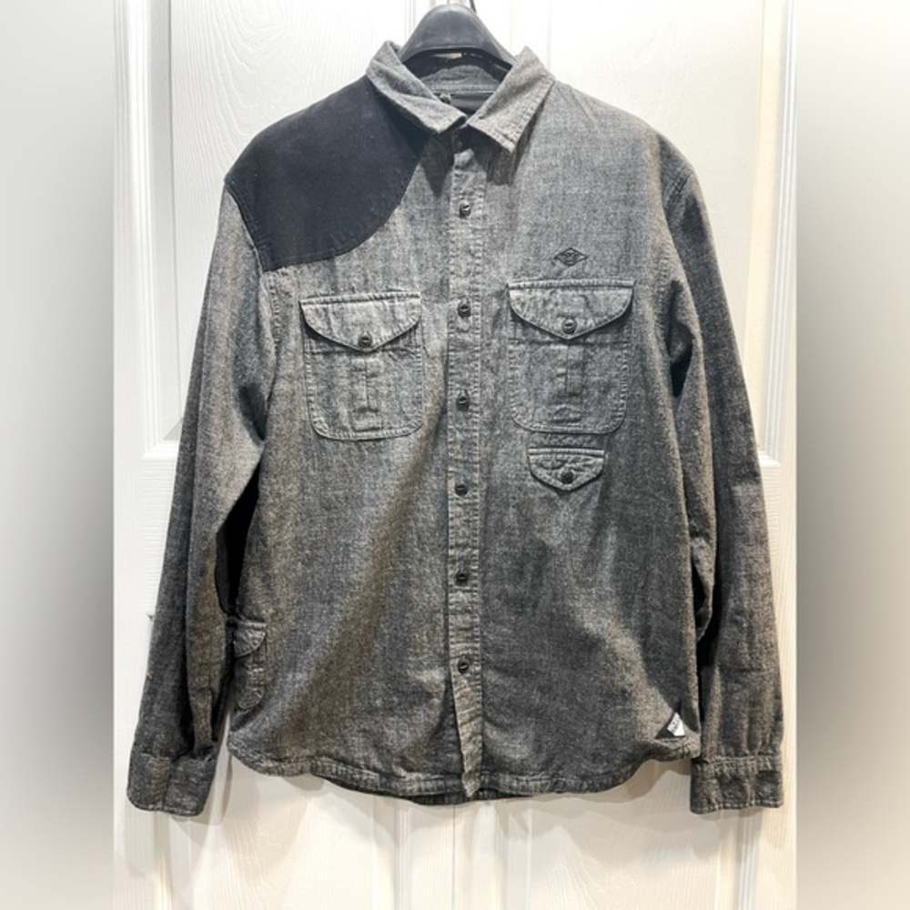 10 Deep Button Up Longsleeve Mens Large